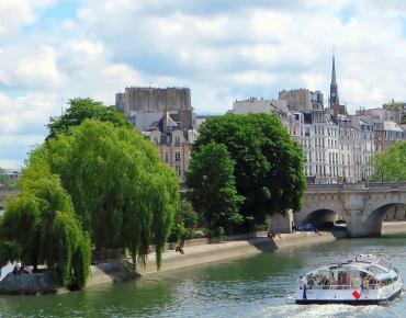 Romantic places to stay in Paris